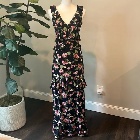 NWT OHS Ruffled Maxi Dress zip-up with clasp and front slit, size Small - Picture 1 of 6